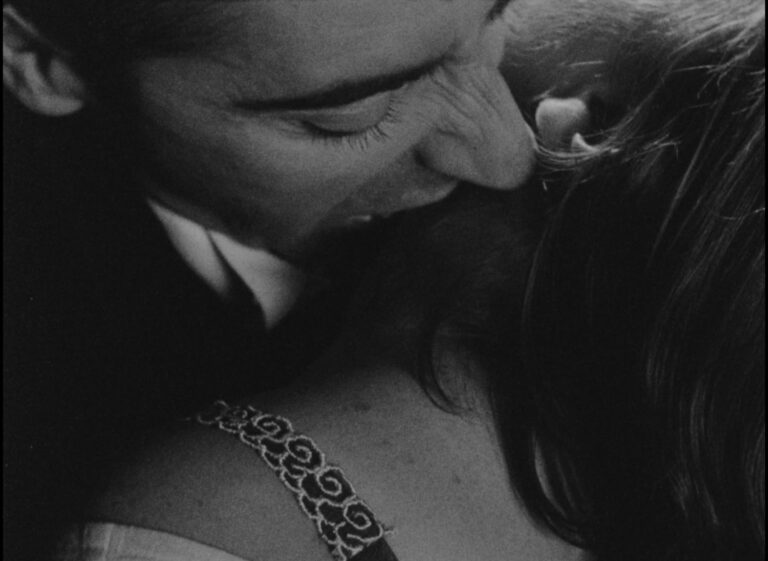 LE VAMPIRE QUI AIMAIT BOIRE UN COU